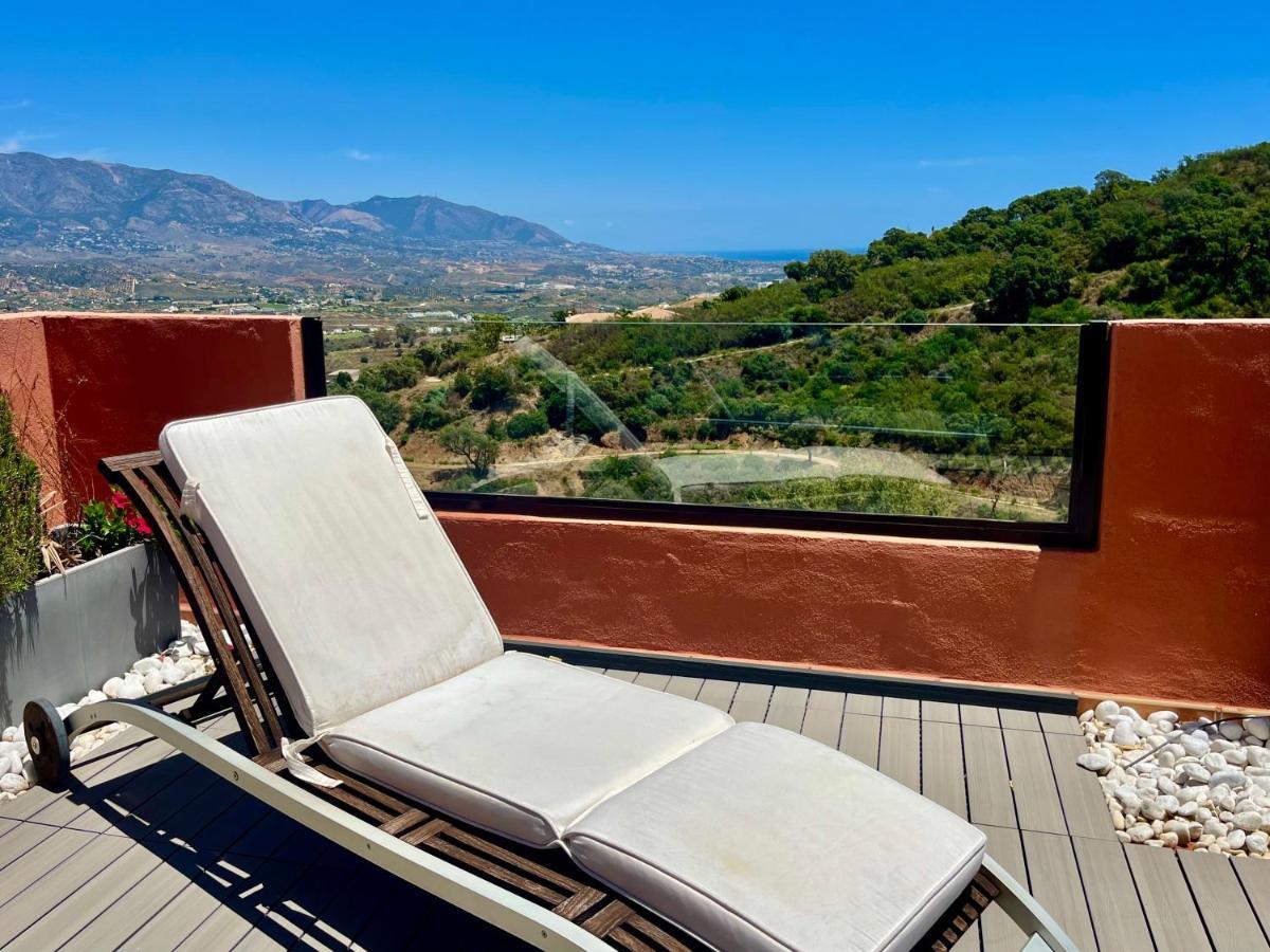 Bright Apartment In The Hills Of Elviria マラガ エクステリア 写真