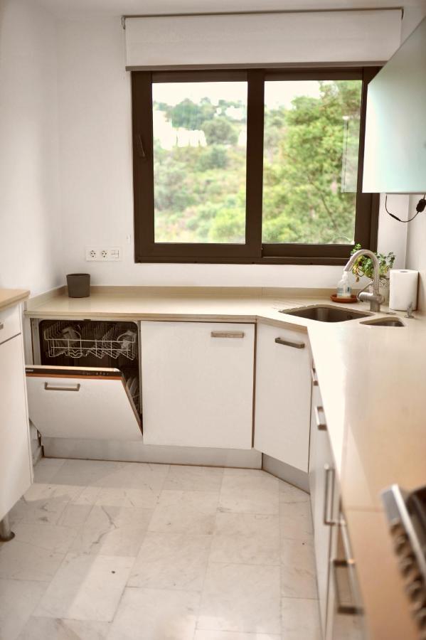 Bright Apartment In The Hills Of Elviria マラガ エクステリア 写真