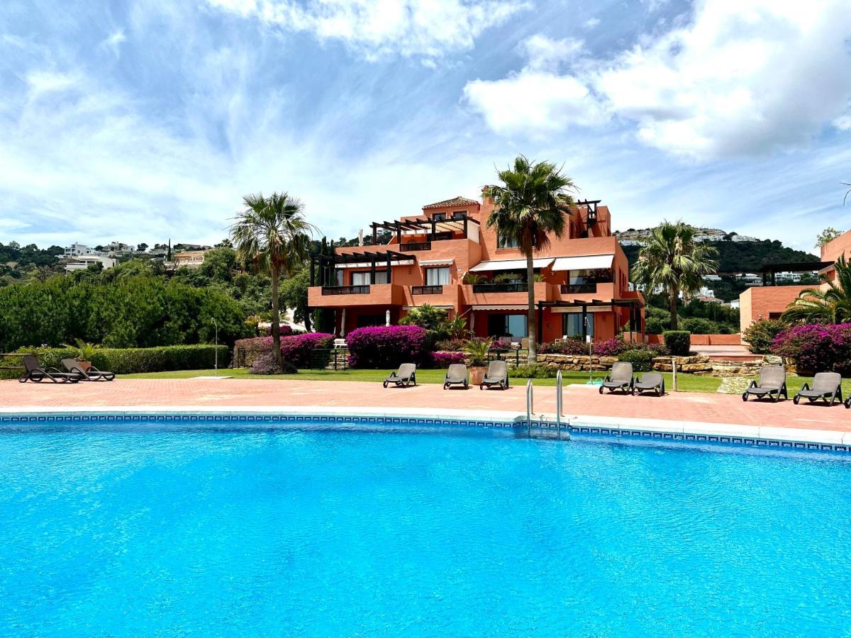 Bright Apartment In The Hills Of Elviria マラガ エクステリア 写真